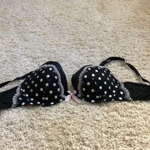 34D Victoria’s Secret push-up bra